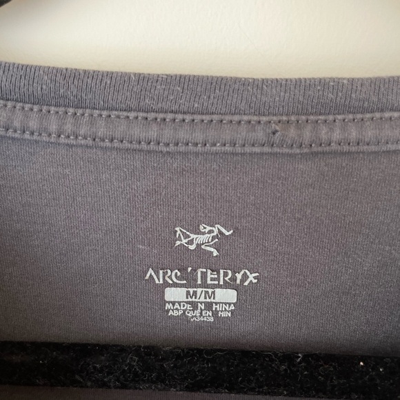 ARC’TERYX Woman’s Graphic Tee - Picture 3 of 5